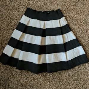 Adorable pleated striped skater skirt